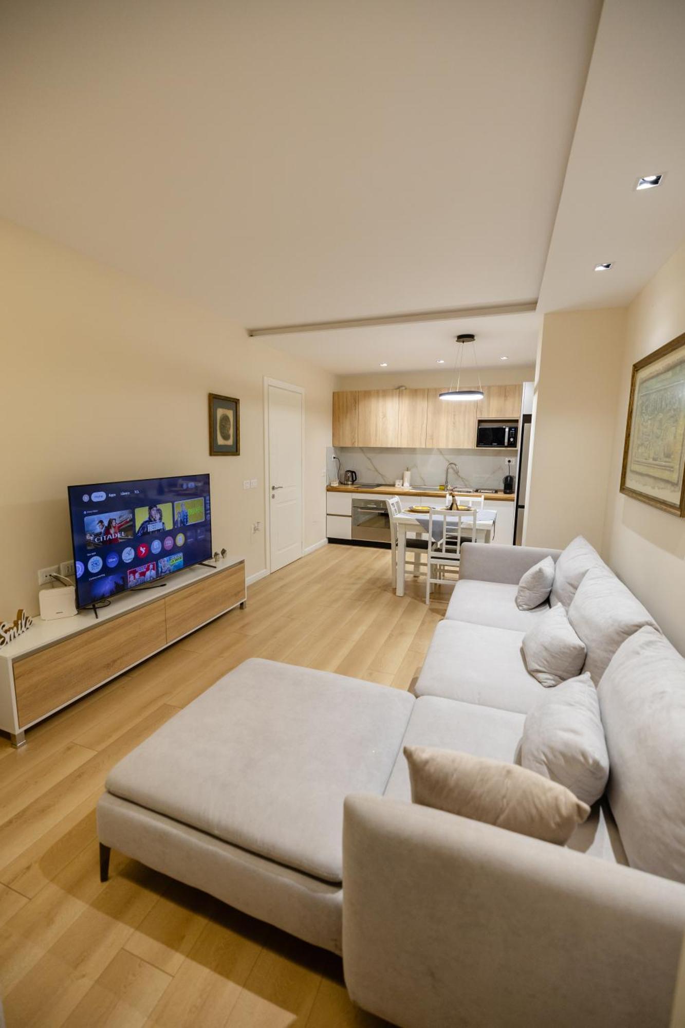 Luxury Center Observatori Apartment Тирана Екстер'єр фото