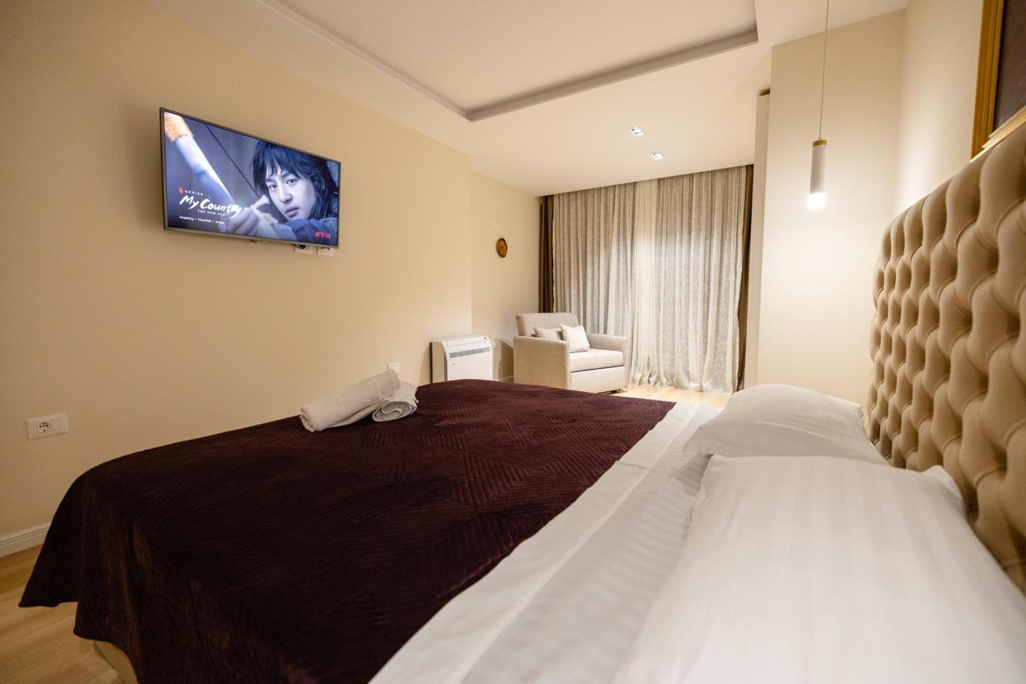 Luxury Center Observatori Apartment Тирана Екстер'єр фото