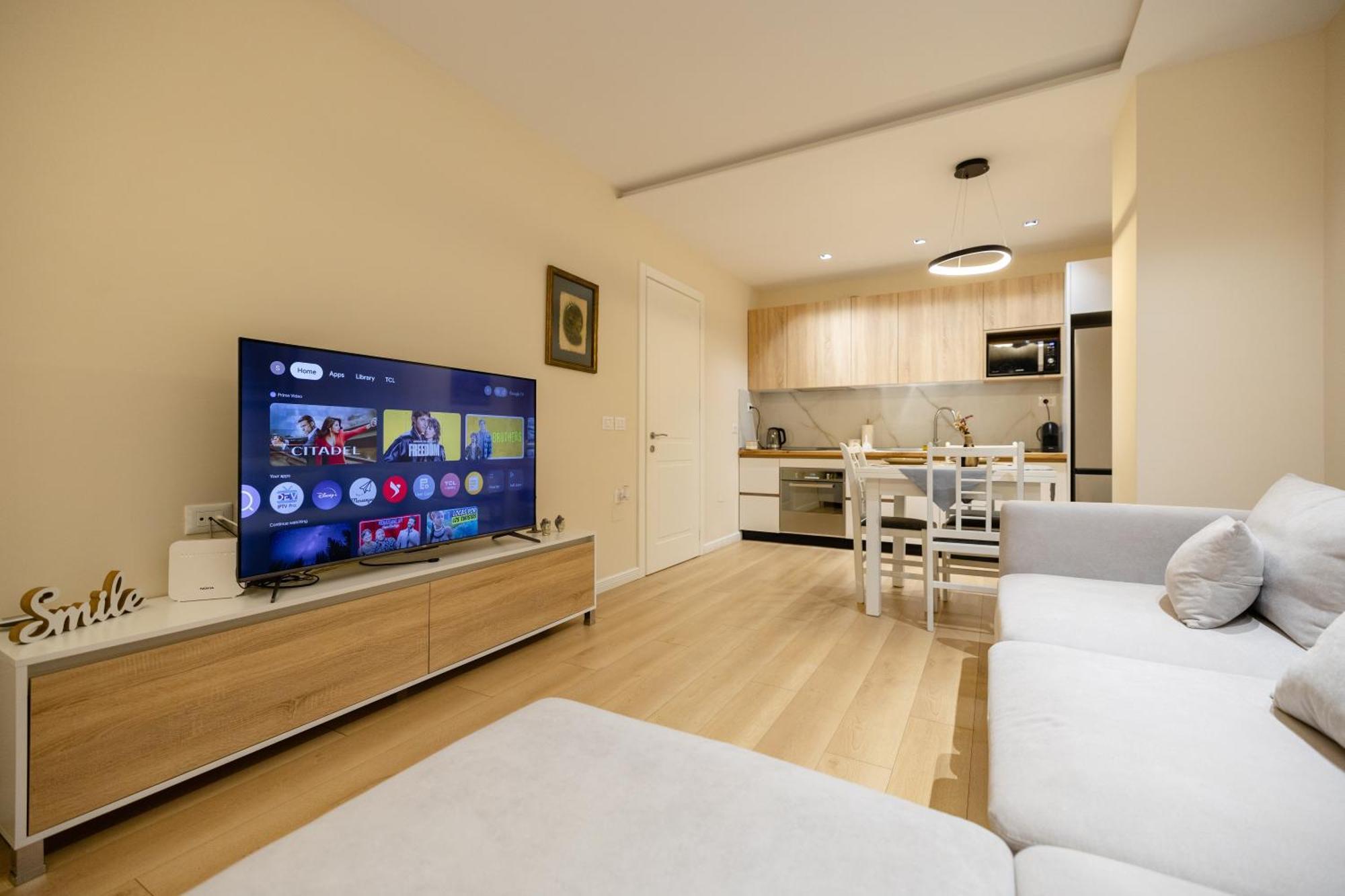 Luxury Center Observatori Apartment Тирана Екстер'єр фото