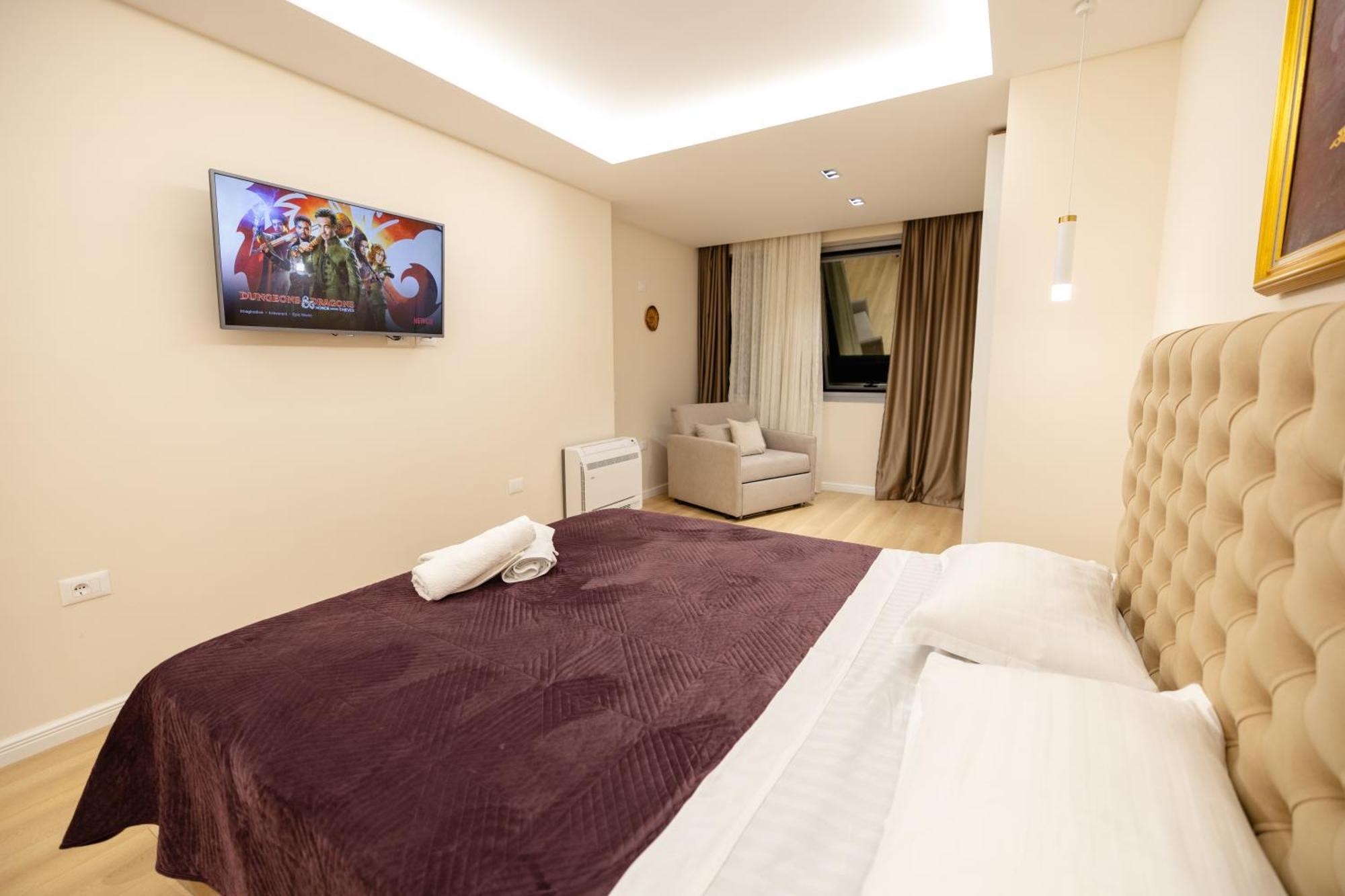 Luxury Center Observatori Apartment Тирана Екстер'єр фото