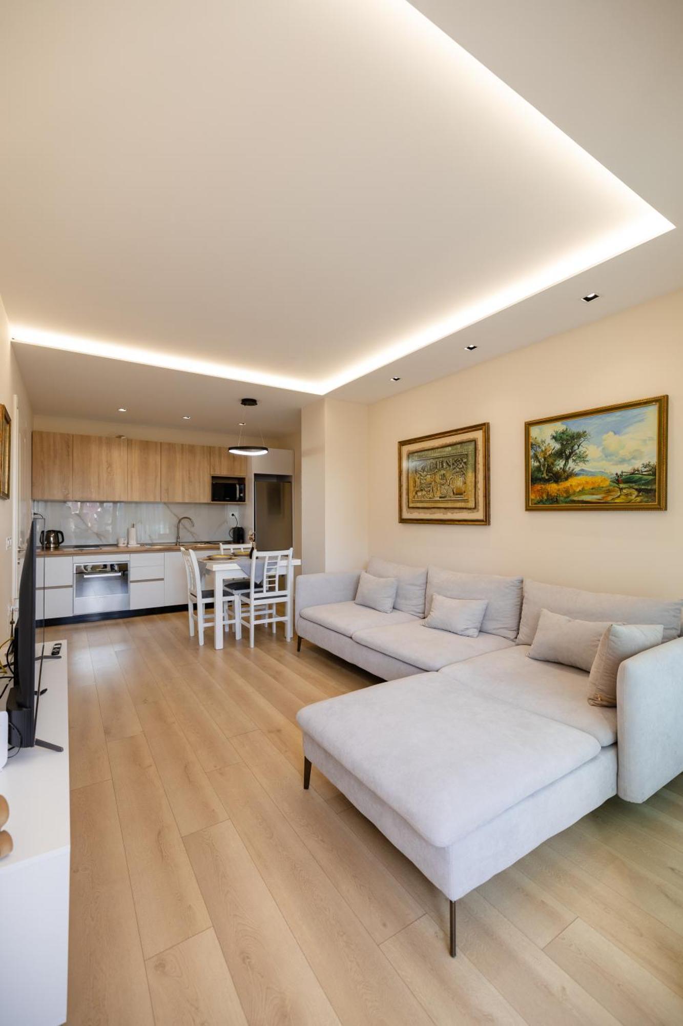 Luxury Center Observatori Apartment Тирана Екстер'єр фото