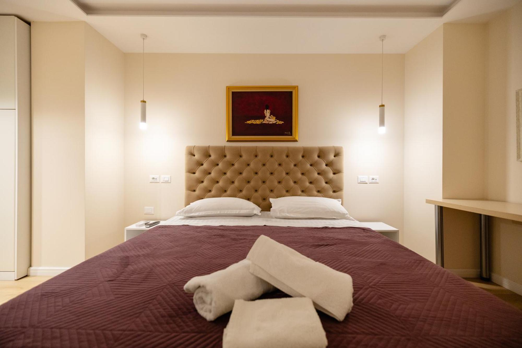 Luxury Center Observatori Apartment Тирана Екстер'єр фото