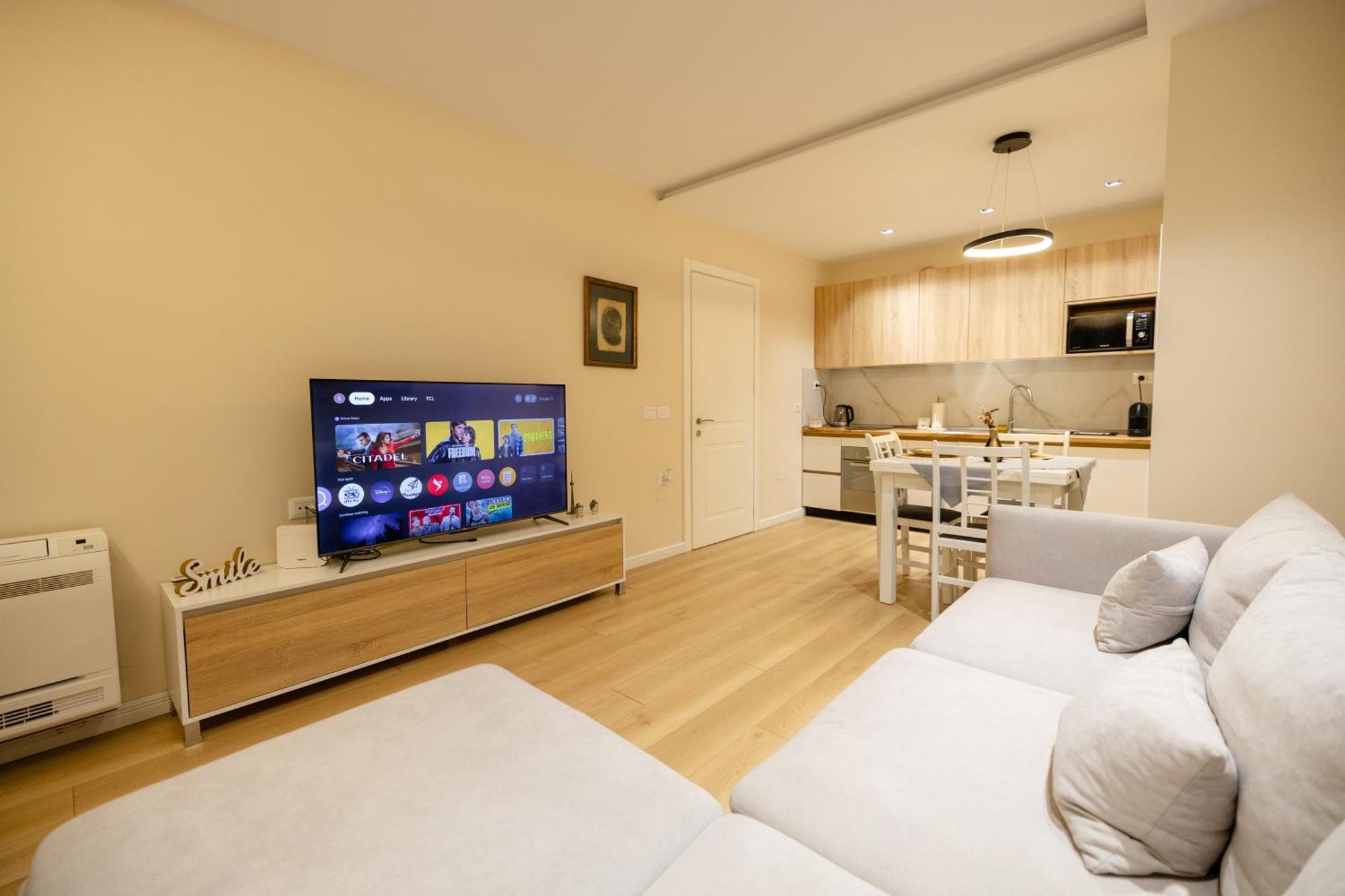 Luxury Center Observatori Apartment Тирана Екстер'єр фото