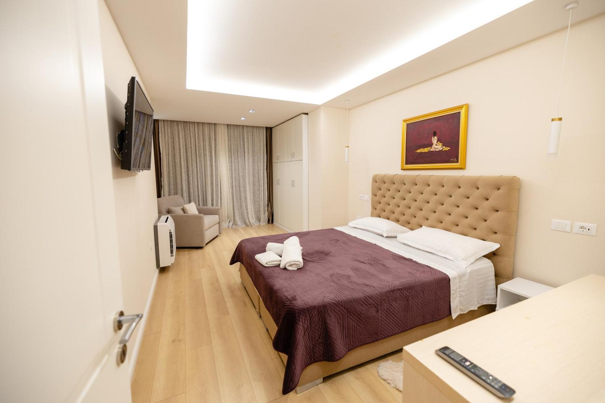 Luxury Center Observatori Apartment Тирана Екстер'єр фото