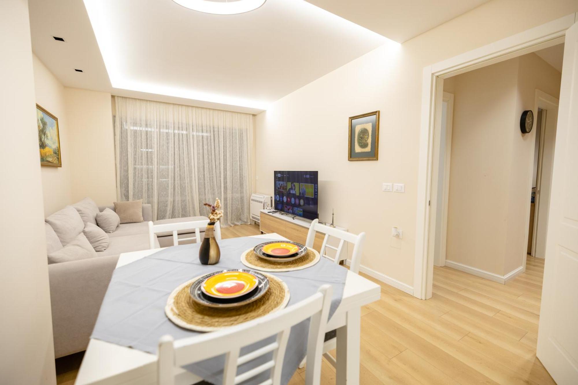 Luxury Center Observatori Apartment Тирана Екстер'єр фото