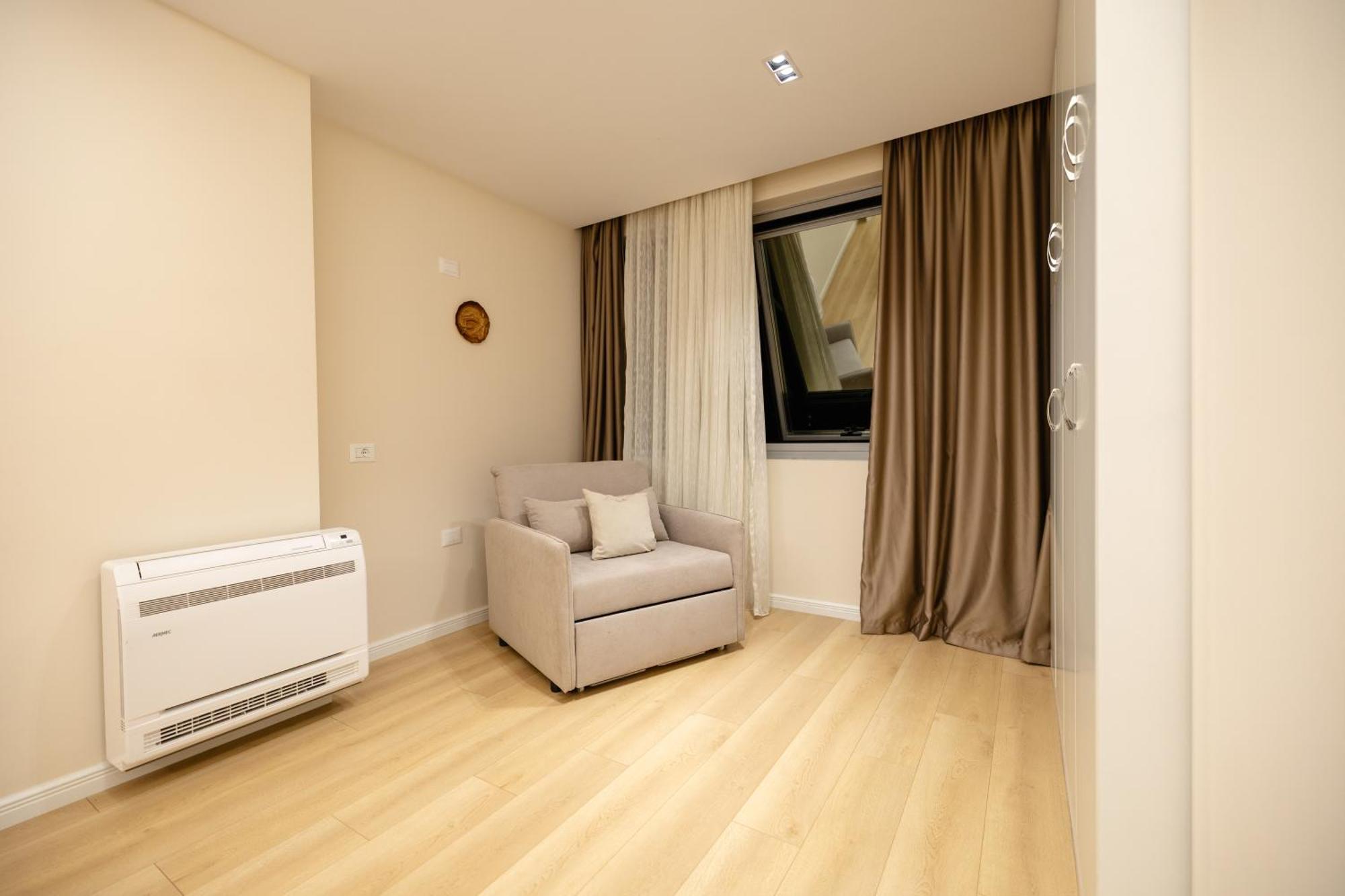 Luxury Center Observatori Apartment Тирана Екстер'єр фото