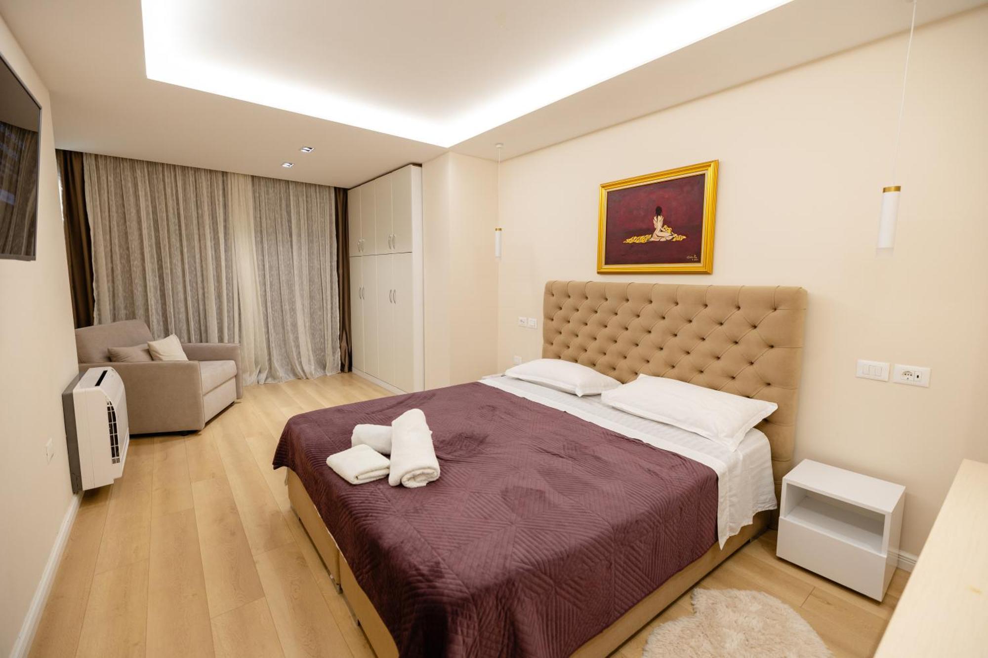 Luxury Center Observatori Apartment Тирана Екстер'єр фото
