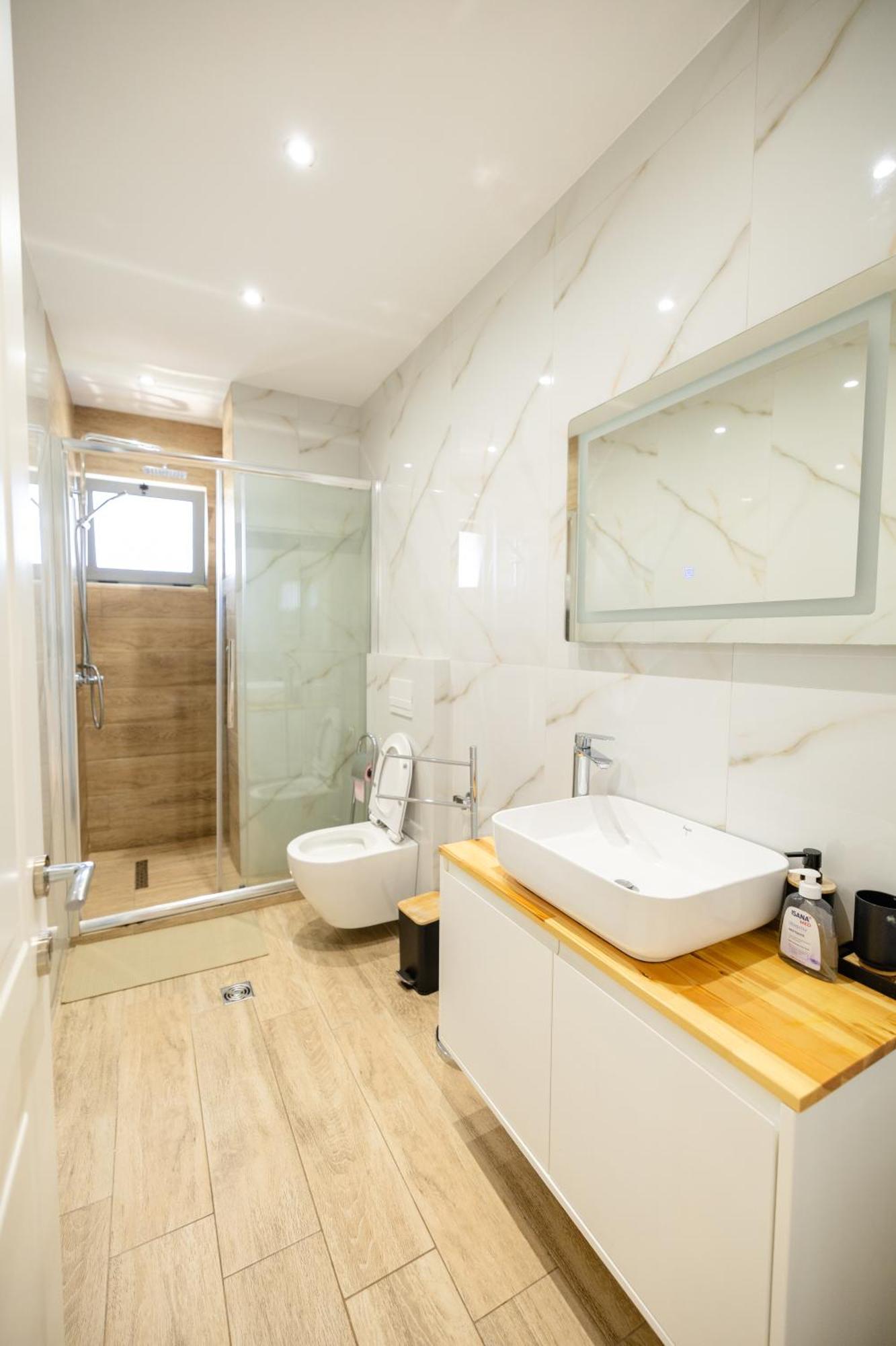 Luxury Center Observatori Apartment Тирана Екстер'єр фото