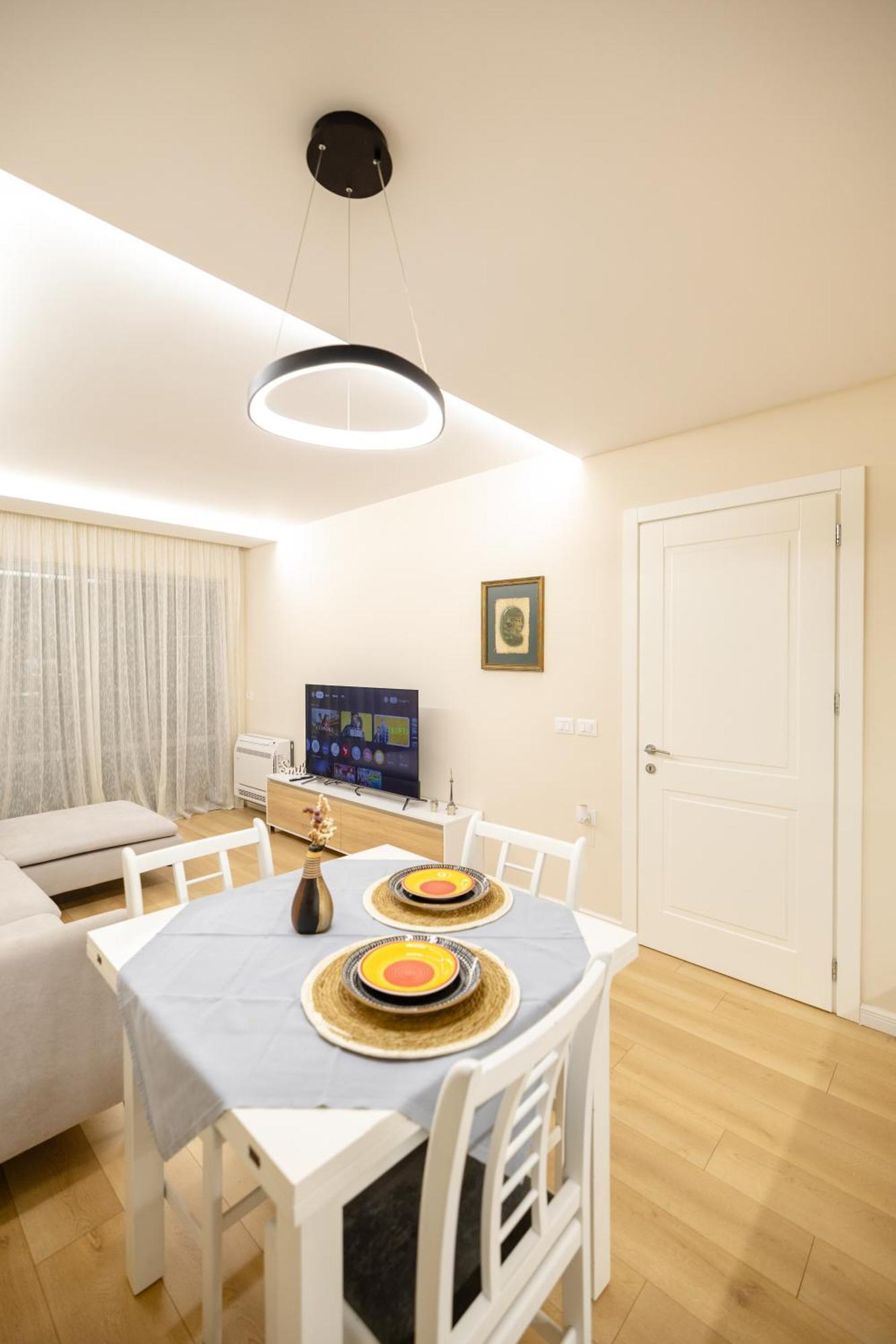 Luxury Center Observatori Apartment Тирана Екстер'єр фото