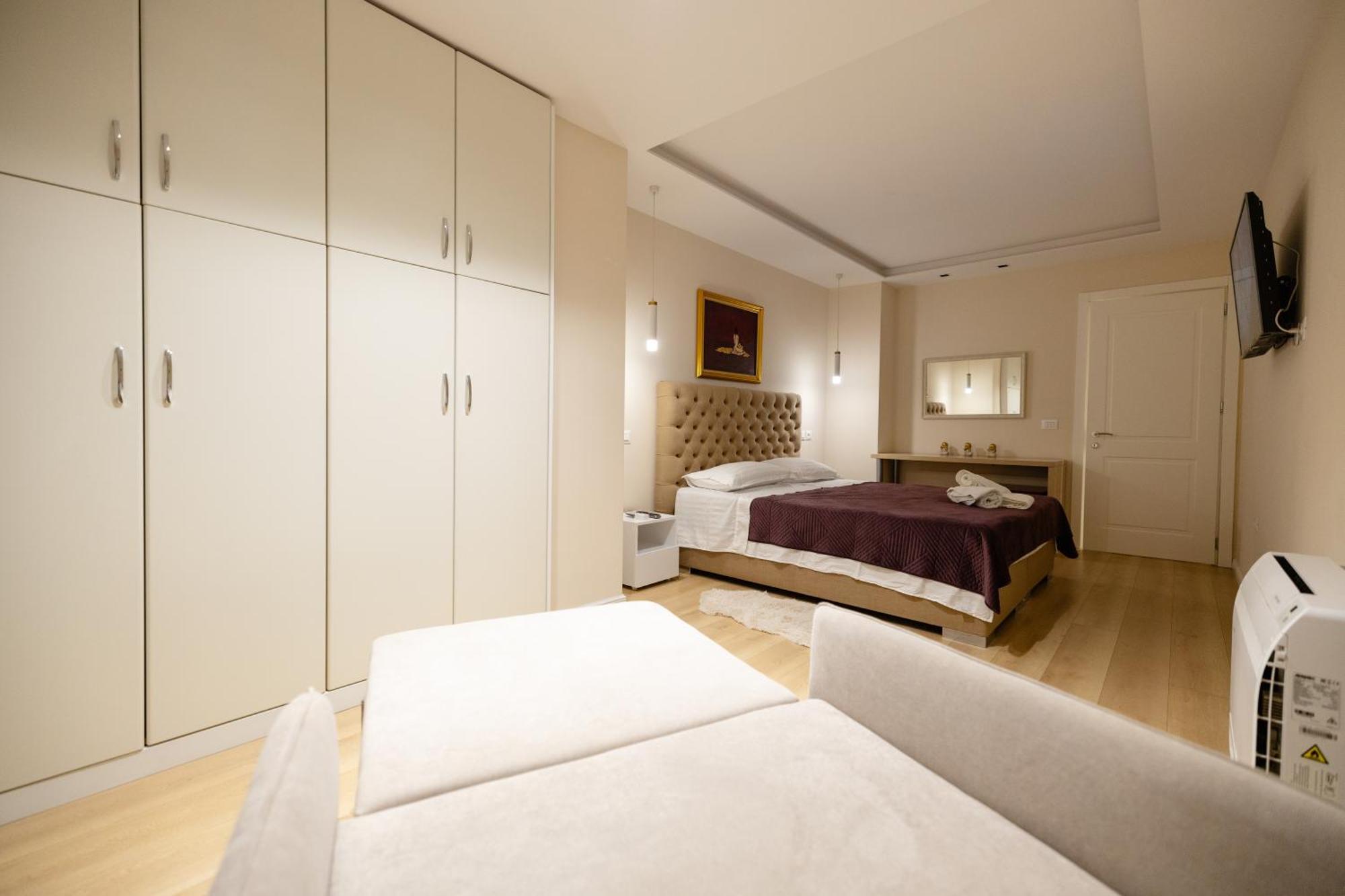 Luxury Center Observatori Apartment Тирана Екстер'єр фото