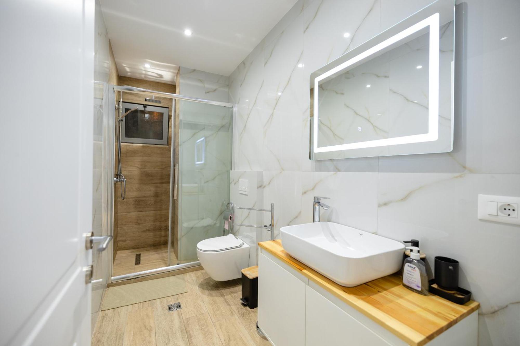 Luxury Center Observatori Apartment Тирана Екстер'єр фото