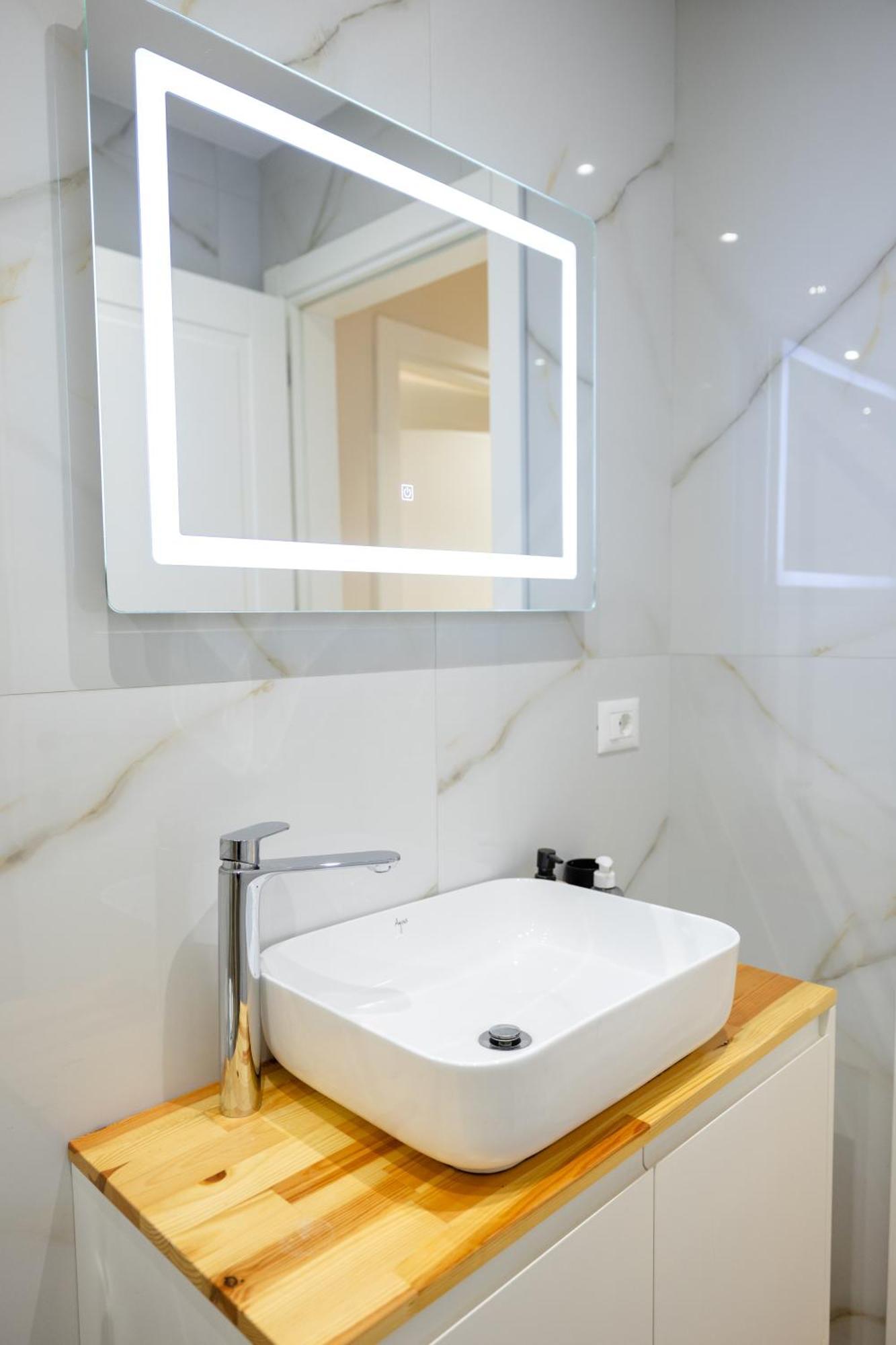 Luxury Center Observatori Apartment Тирана Екстер'єр фото