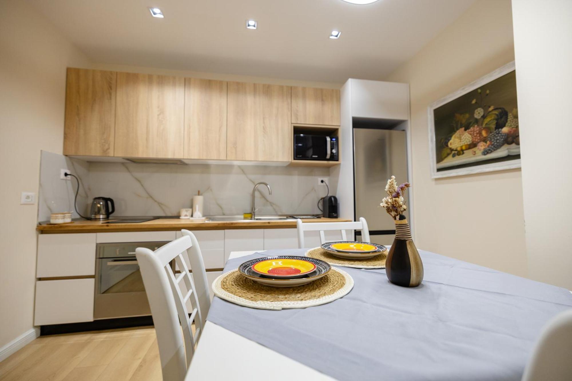 Luxury Center Observatori Apartment Тирана Екстер'єр фото