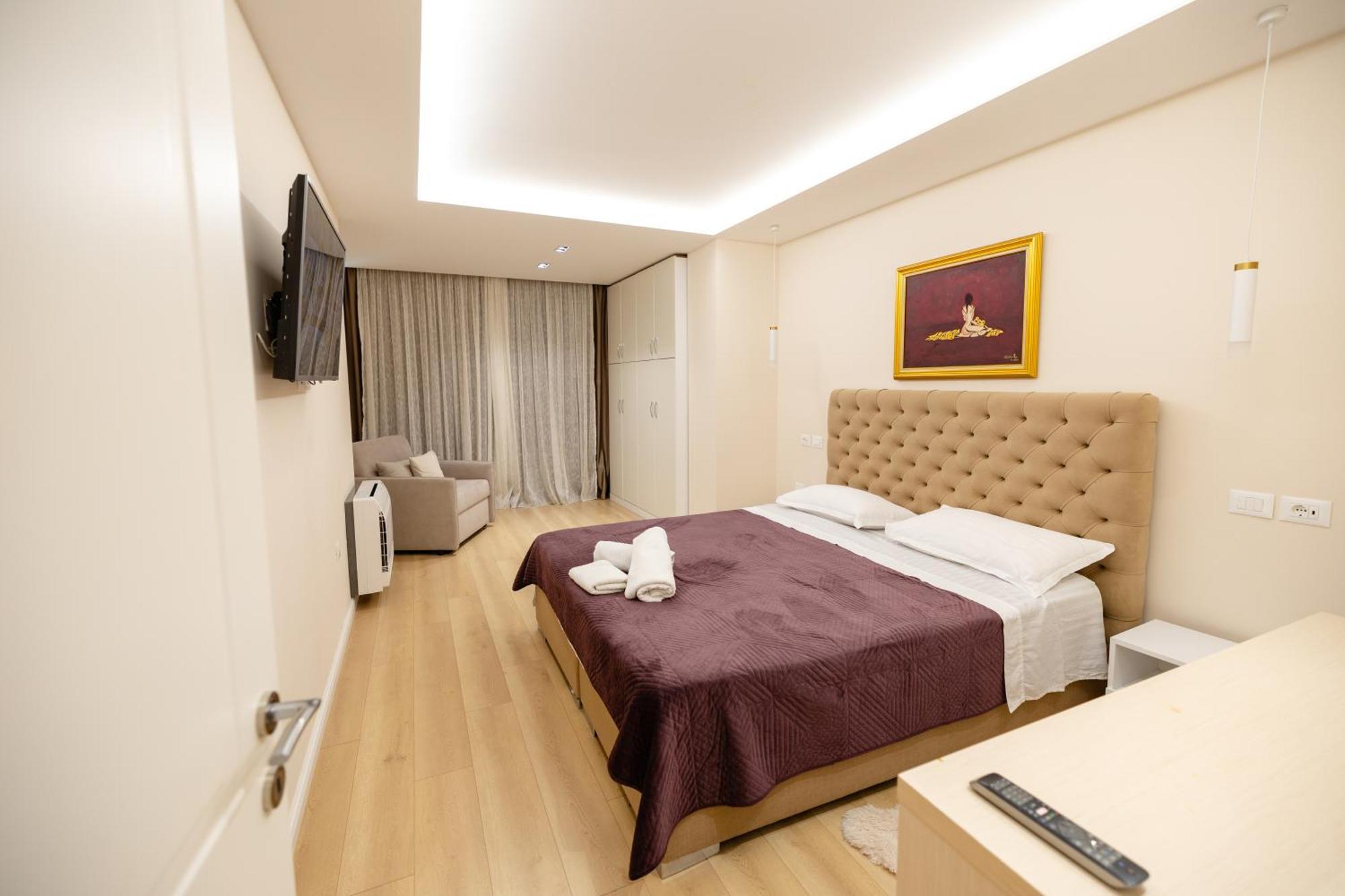 Luxury Center Observatori Apartment Тирана Екстер'єр фото