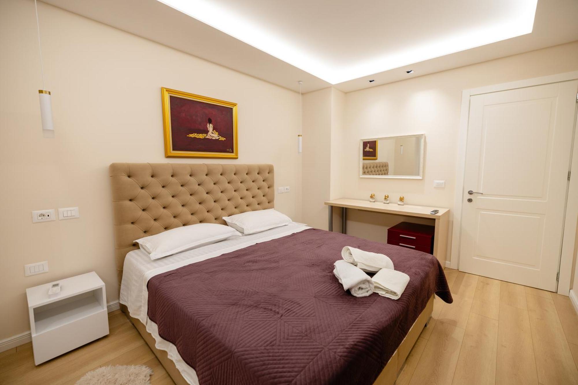Luxury Center Observatori Apartment Тирана Екстер'єр фото
