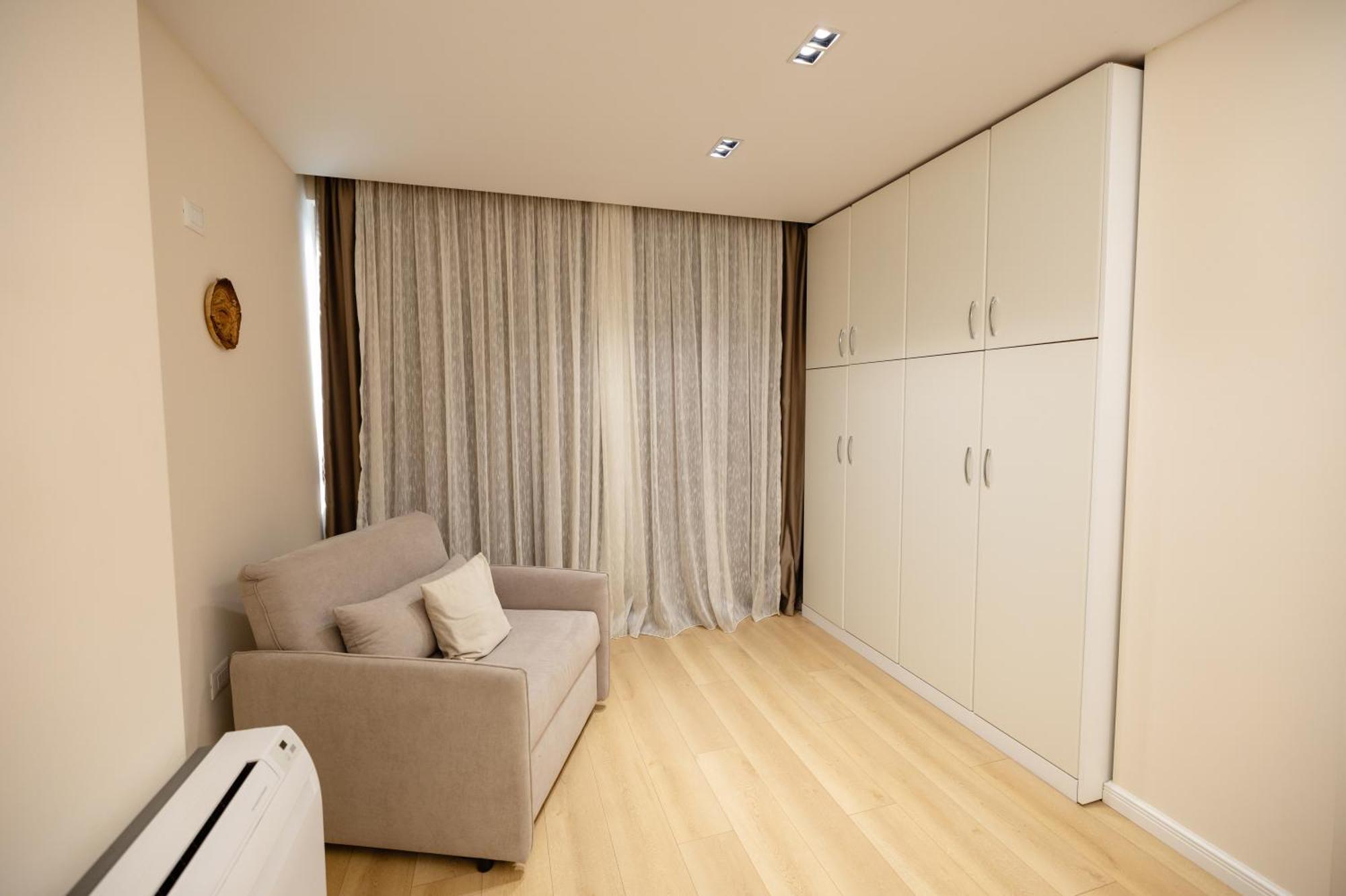 Luxury Center Observatori Apartment Тирана Екстер'єр фото