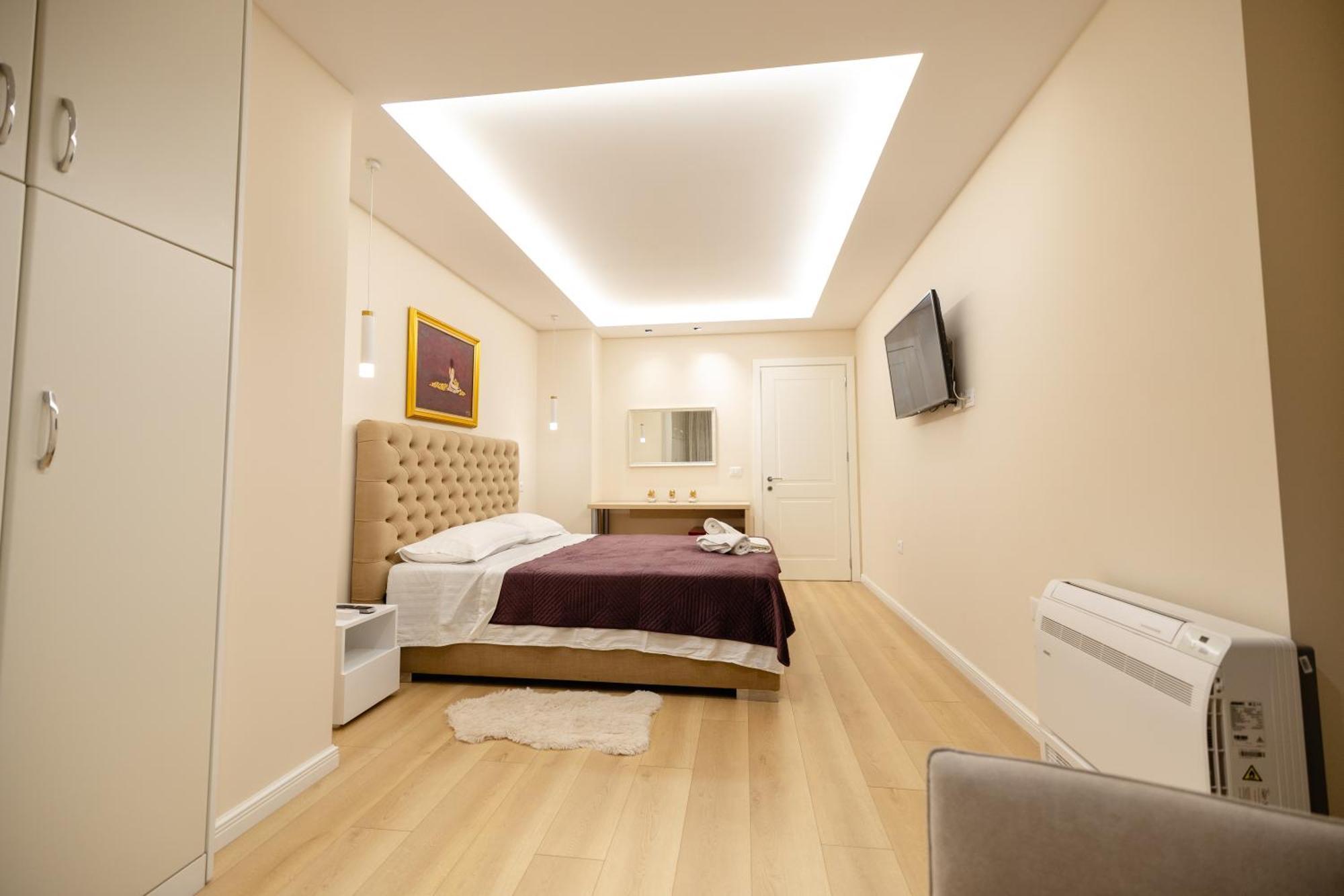 Luxury Center Observatori Apartment Тирана Екстер'єр фото