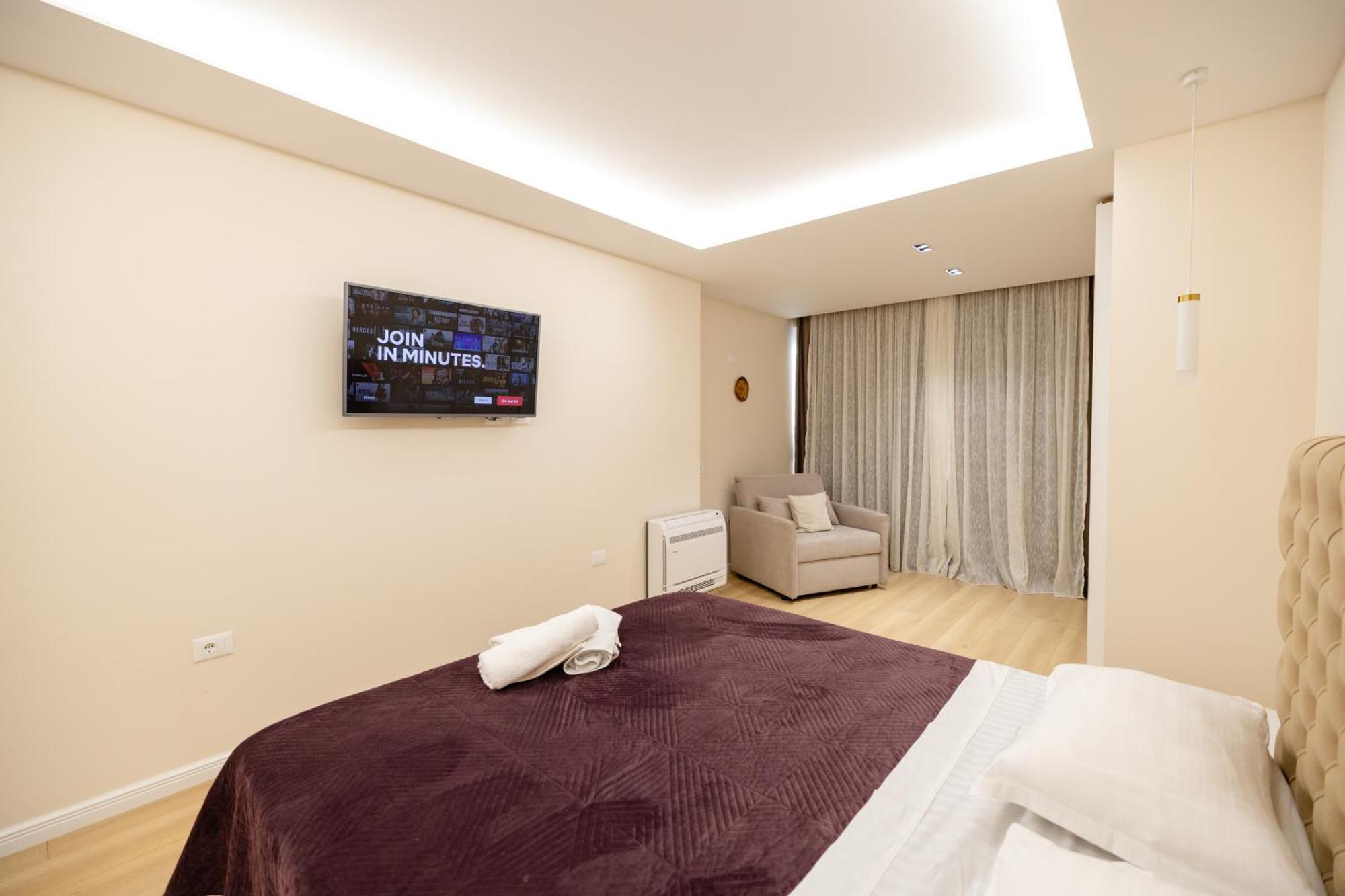 Luxury Center Observatori Apartment Тирана Екстер'єр фото