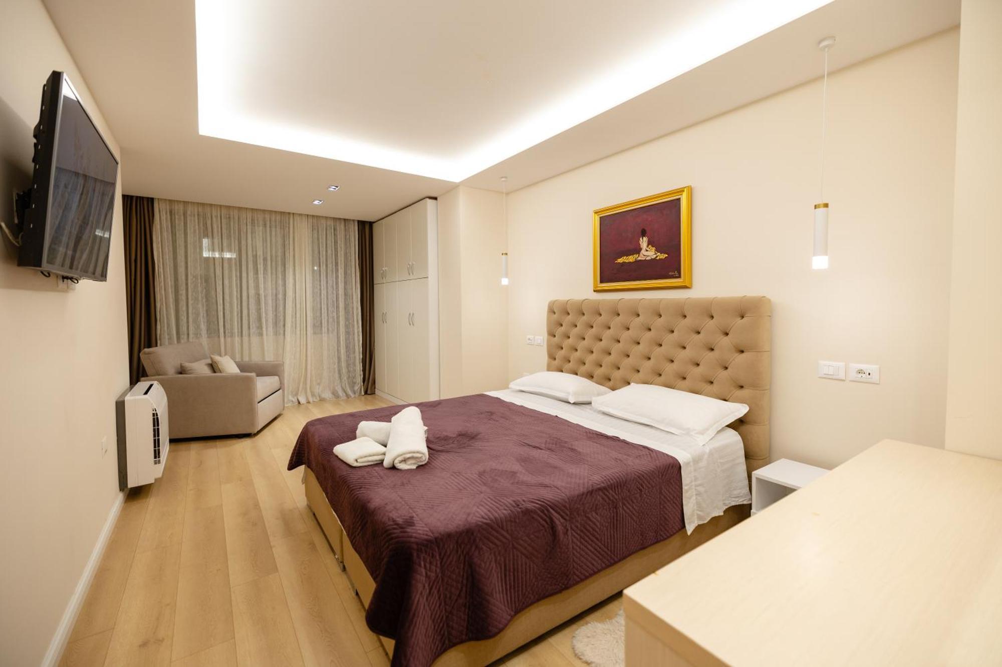 Luxury Center Observatori Apartment Тирана Екстер'єр фото