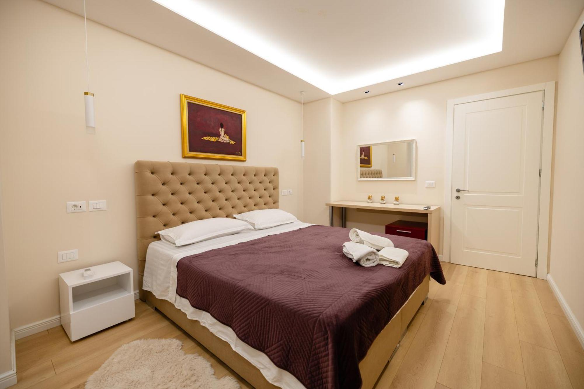 Luxury Center Observatori Apartment Тирана Екстер'єр фото