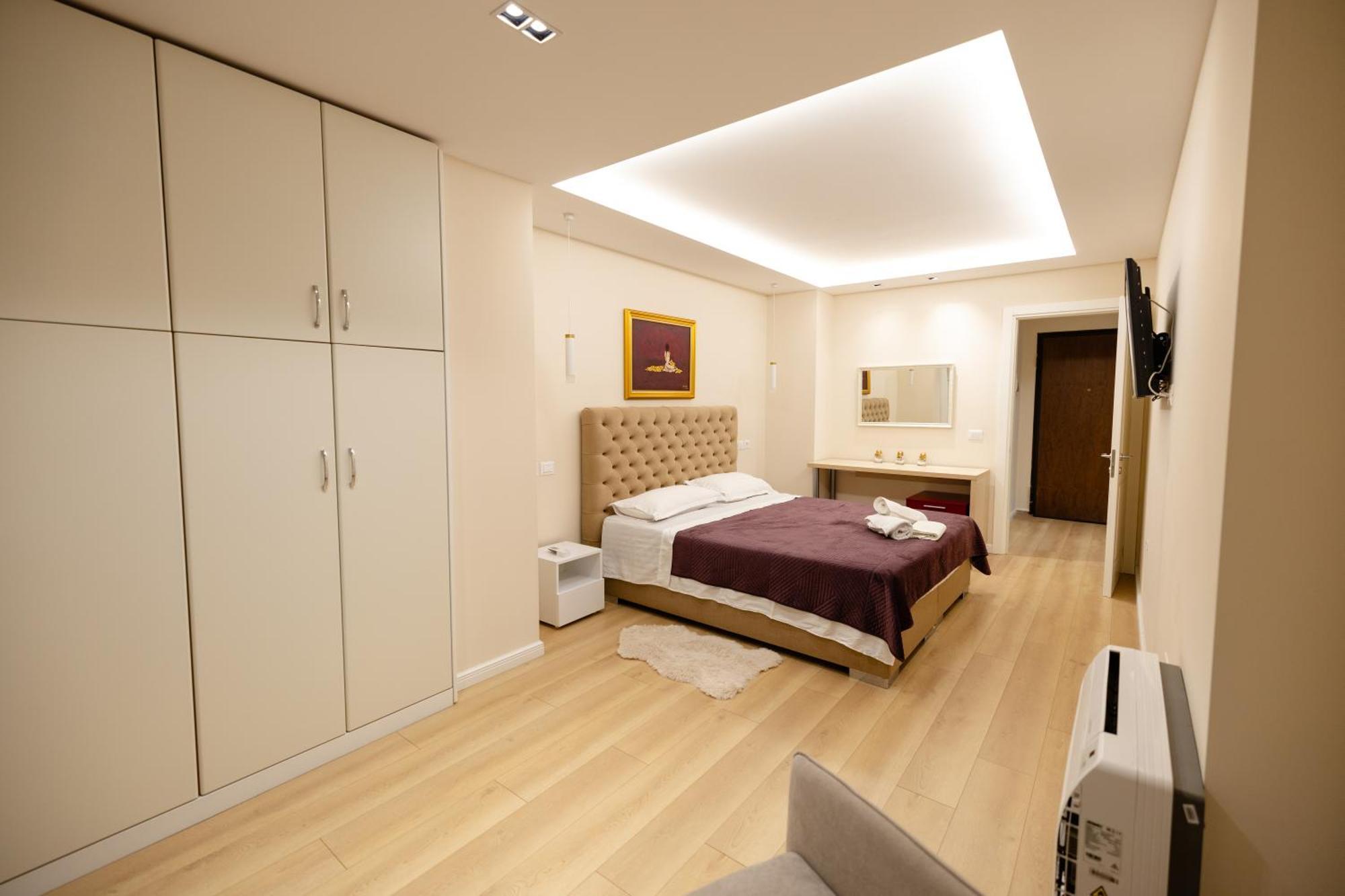 Luxury Center Observatori Apartment Тирана Екстер'єр фото