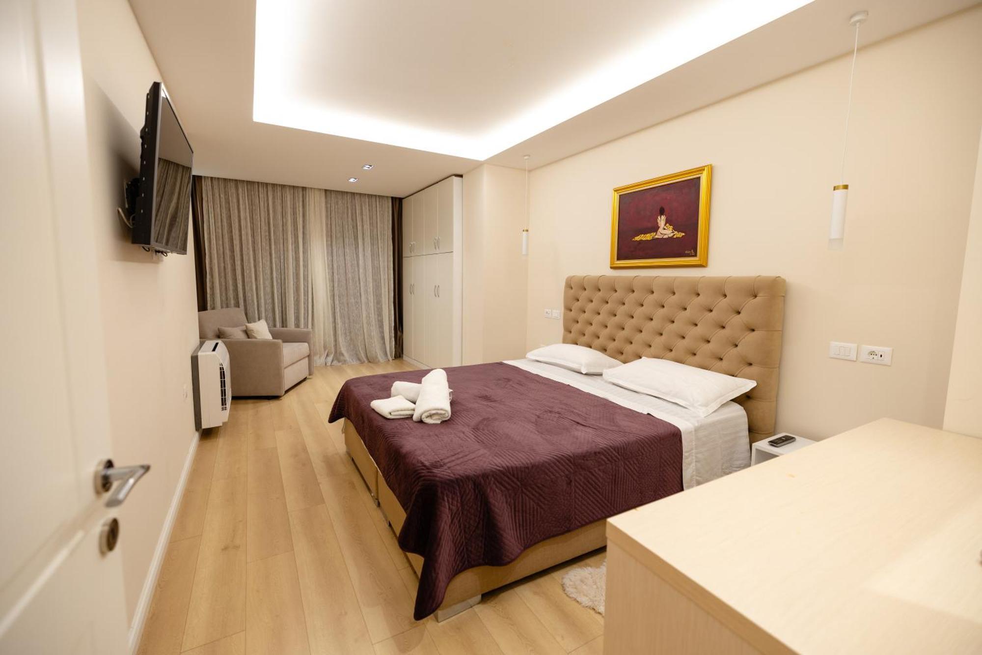 Luxury Center Observatori Apartment Тирана Екстер'єр фото