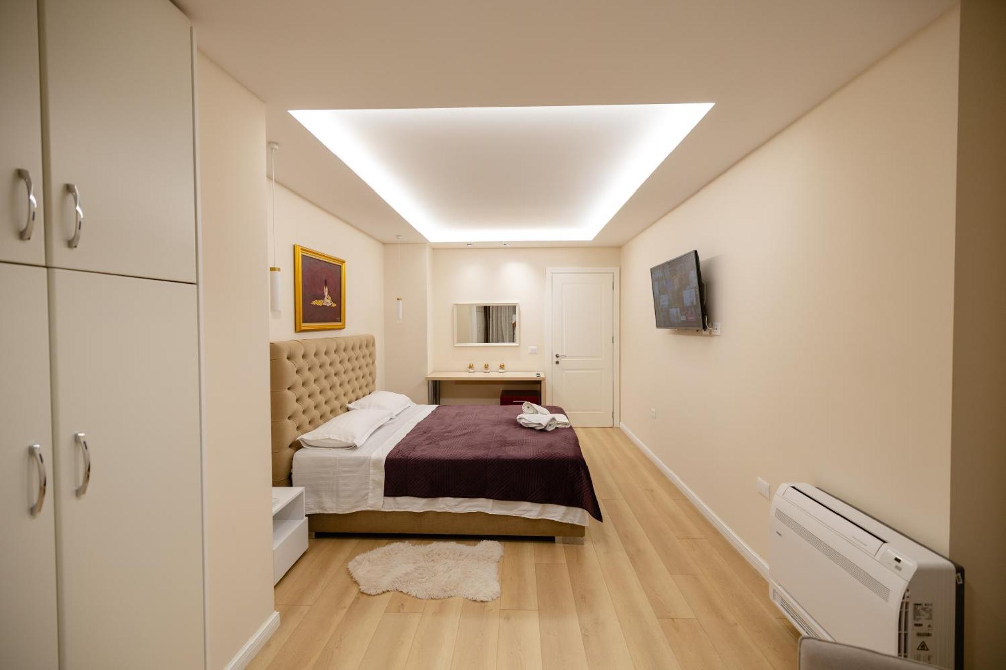 Luxury Center Observatori Apartment Тирана Екстер'єр фото