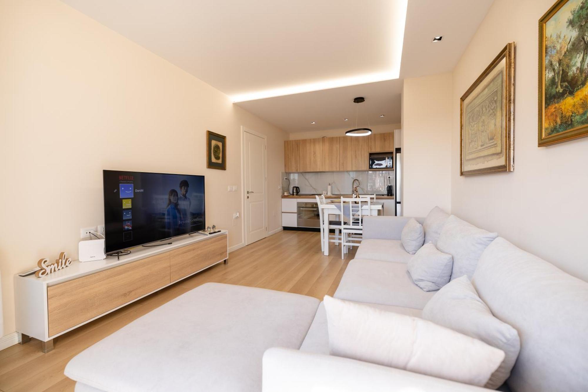 Luxury Center Observatori Apartment Тирана Екстер'єр фото