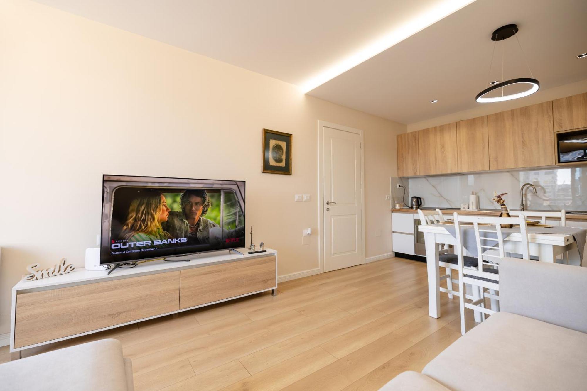 Luxury Center Observatori Apartment Тирана Екстер'єр фото